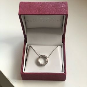 18k White Gold Circle Pendant Necklace w Diamond